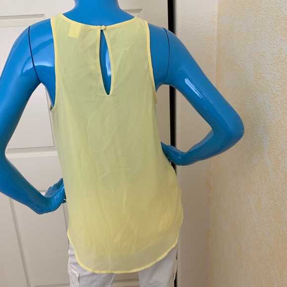 Divided  yellow top - Picture 2 of 3